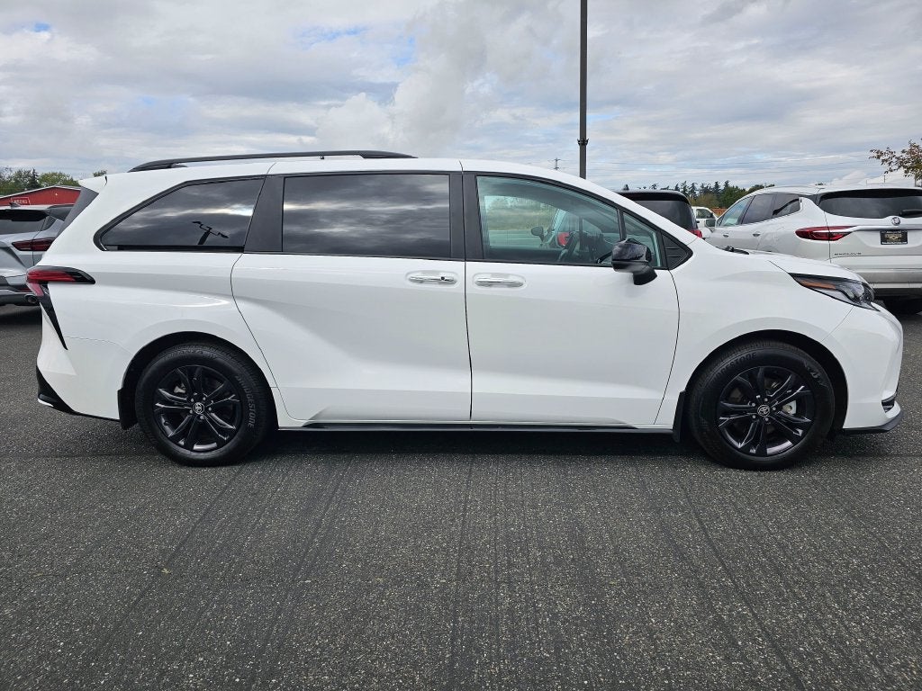 2025 Toyota Sienna Base
