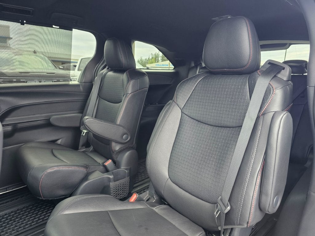 2025 Toyota Sienna Base