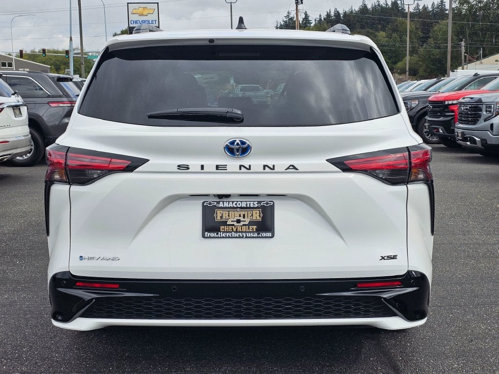 2025 Toyota Sienna Base