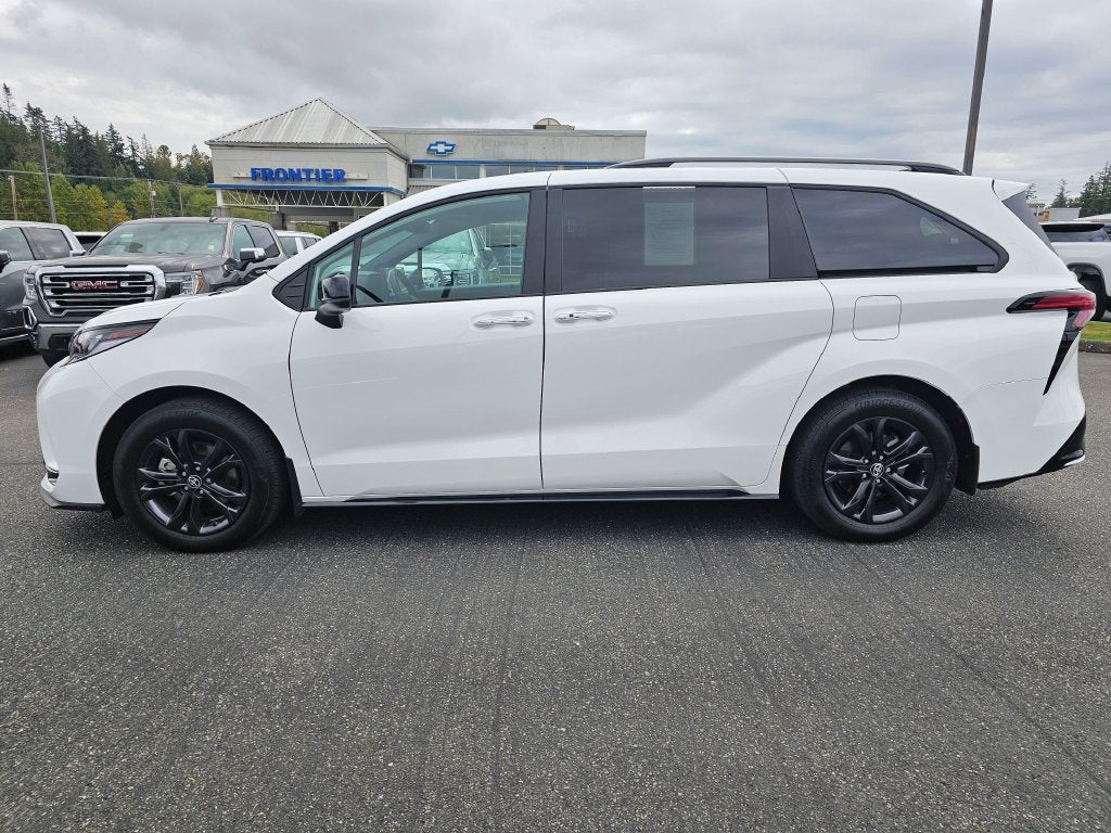 2025 Toyota Sienna Base