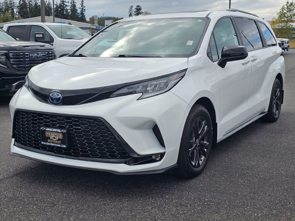 2025 Toyota Sienna Base